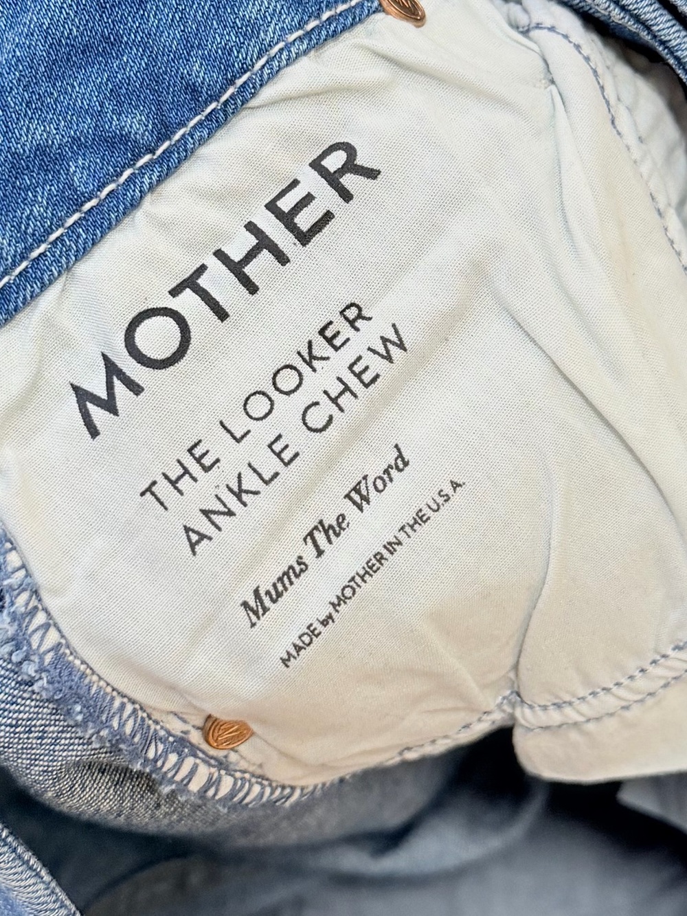 MOTHER Women’s The Looker Ankle Chew Denim Jeans in Mums the Word - Picture 7 of 10